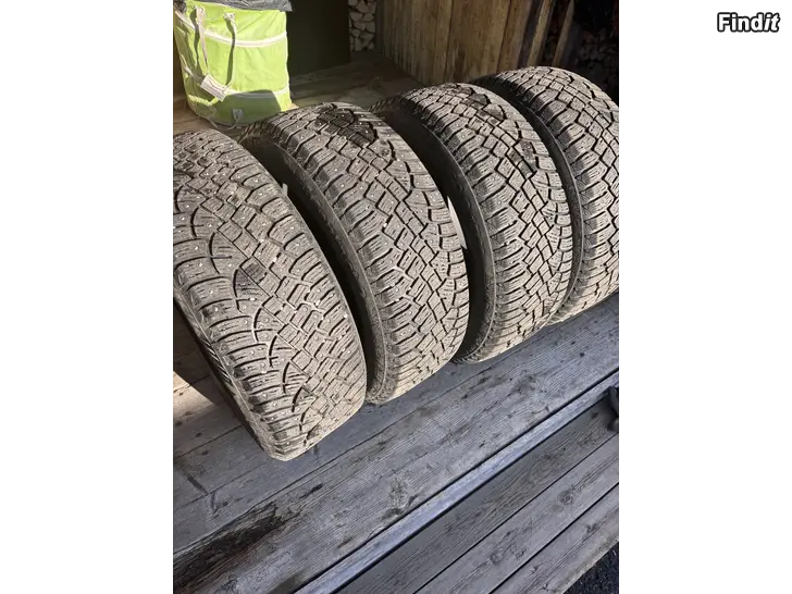 Myydään Nastarenkaat 215/60/17 Continental