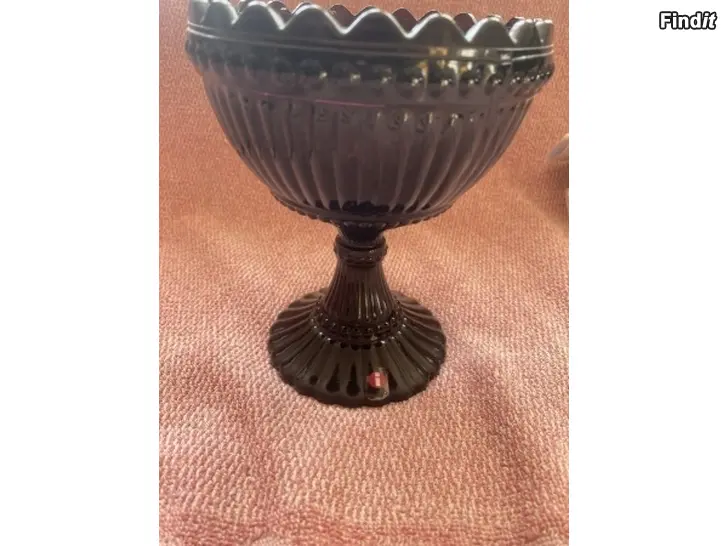 Säljes Mariskooli bowl, 155 mm, plum red