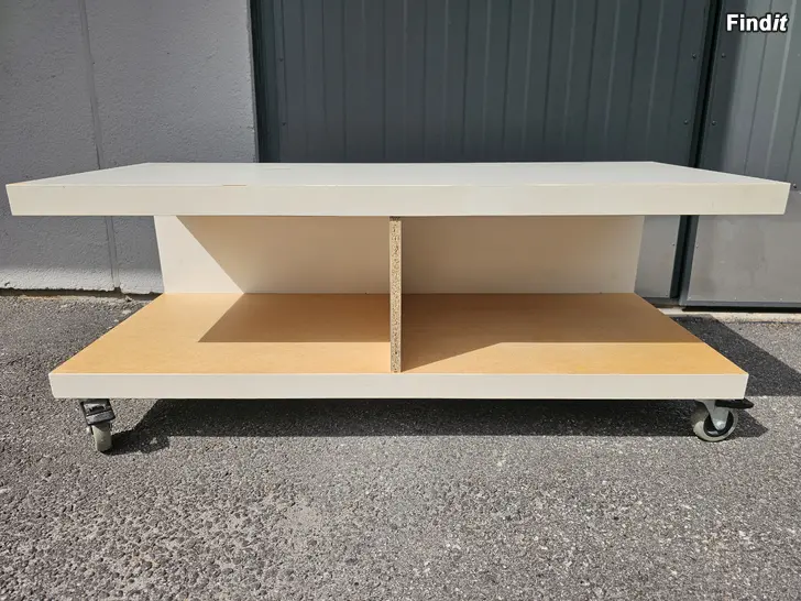 Säljes Tv bord med hjul