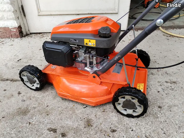Myydään Husqvarna ruohonleikkuri KUIN UUSI