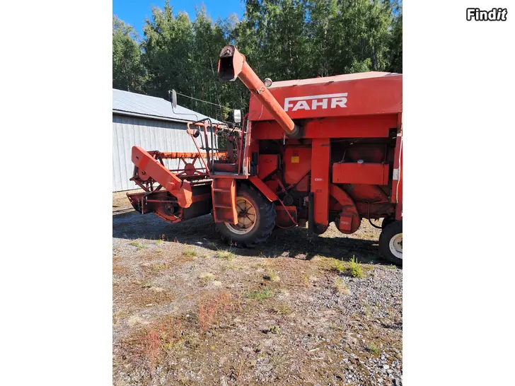 Säljes Tröska FAHR M750
