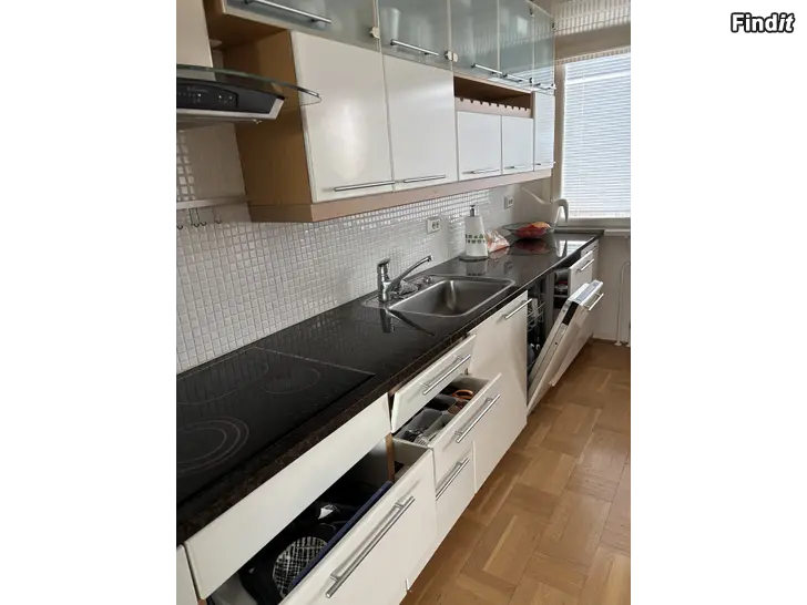 Myydään Keittiökaapistot ja kakki kodinkoneet