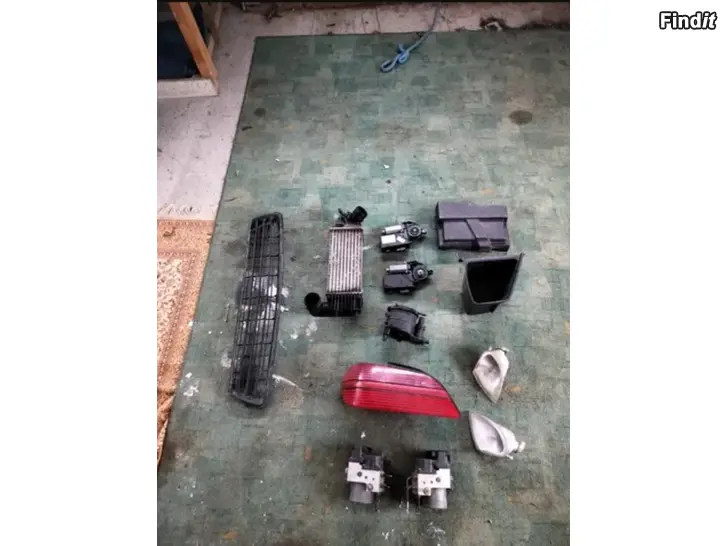 Myydään Lasinnostimen moottori etuvilkkut akkukotelonkanssi dieselsuodatimenkotelo