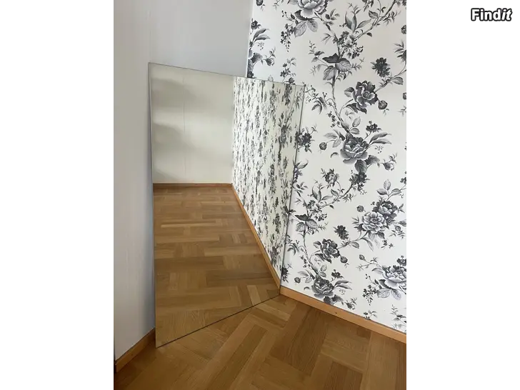 Säljes Väggspegel