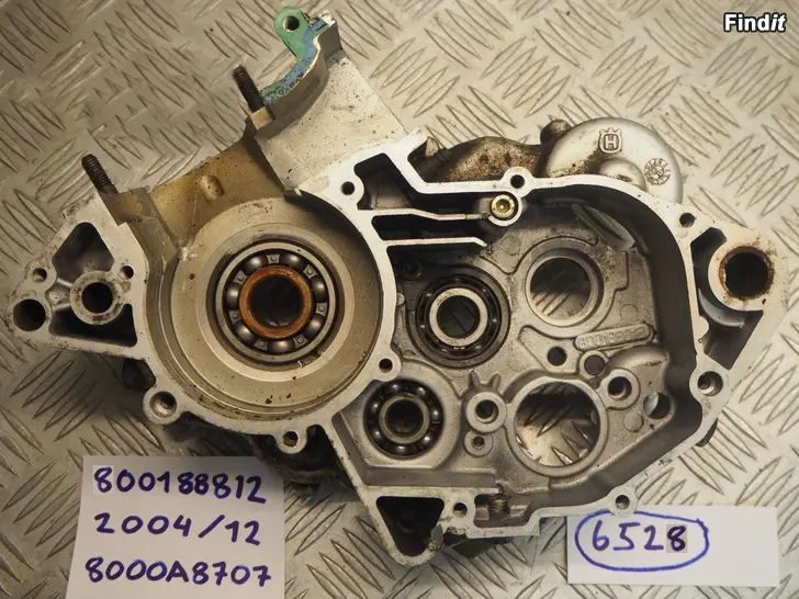 Myydään Husqvarna SM 125 01-06 engine blocks moottorin lohko oikea 8000A8707 ja lohko vasen 8000A8707