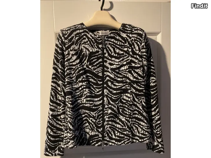 Säljes Damblus med dragkjed, storlek S