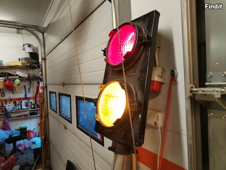 Myydään Liikennevalot