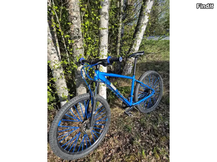 Myydään White xc 275 trainer