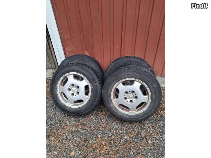 Säljes Däck med fälgar från MB Vito