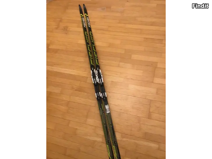 Säljes Tävlingsskidor Fischer Speedmax Classic Plus kallföre