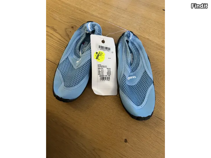 Säljes Badskor stl 31/32