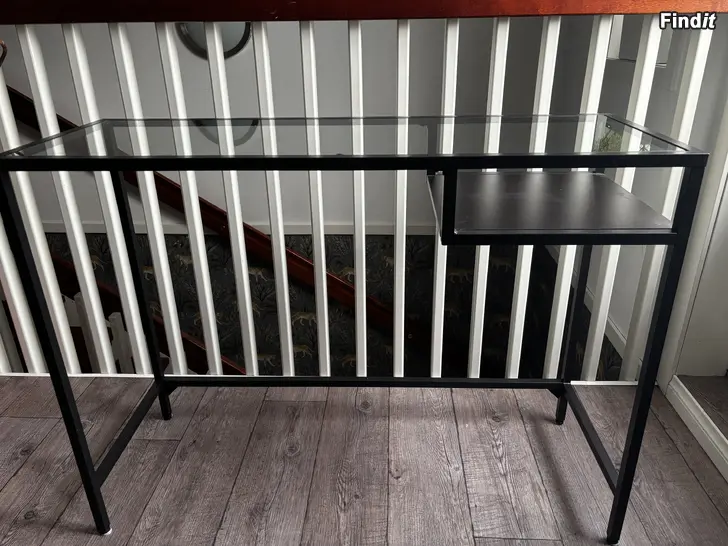Säljes Ikea vittsjö skrivbord