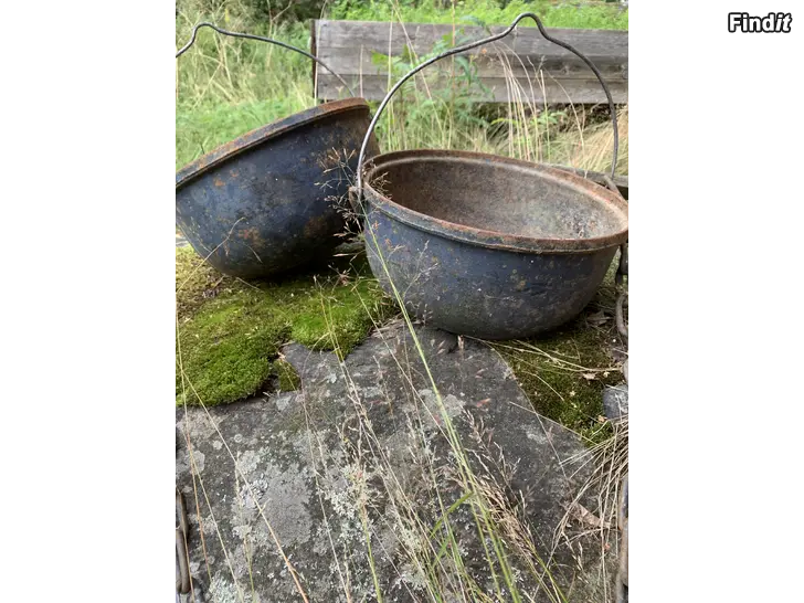 Myydään 2 järngrytor