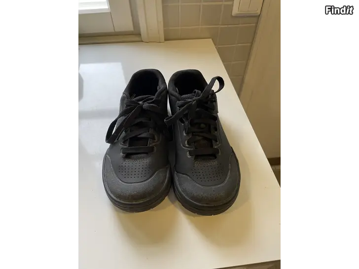 Säljes Shimano cykelskor storlek 38