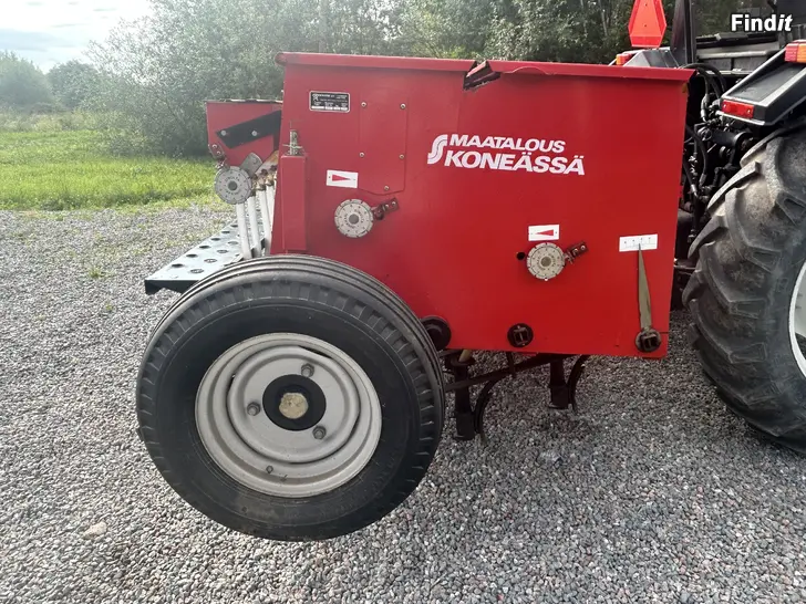 Myydään Säljes superfin Junkkari Simulta 250 med småfrölåda