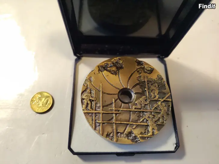 Myydään VAASAN HÖYRYMYLLY OY 125 v, lähes 0,5 kg pronssinen pöytämitali