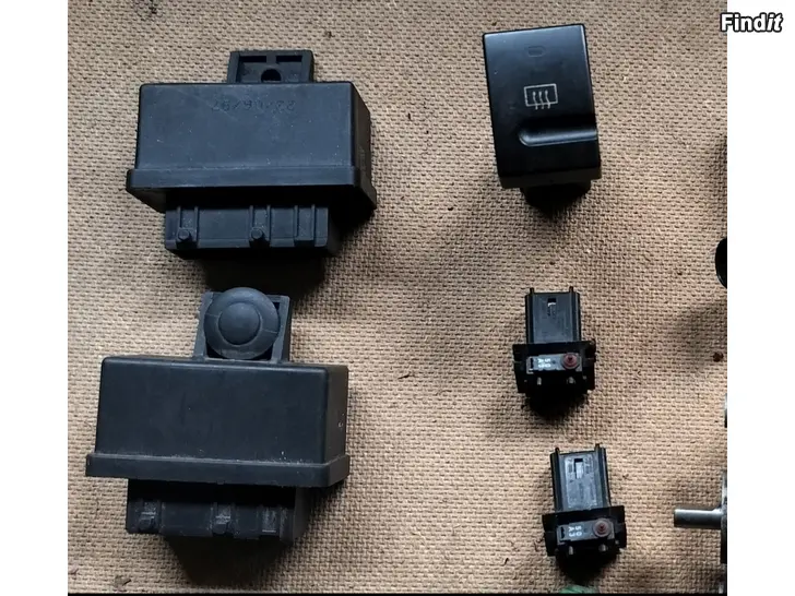 Myydään Ahtopaineanturi takalasinlämmityskytkin Bitron polttoainerele