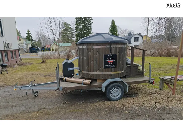 Uthyres Förfyttbar badtunna monterat på lätt släp