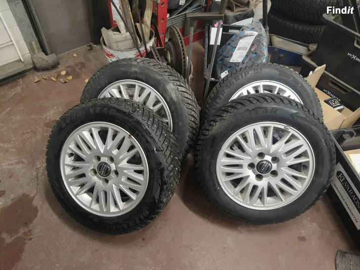 Myydään Volvo fälgar vinter däck