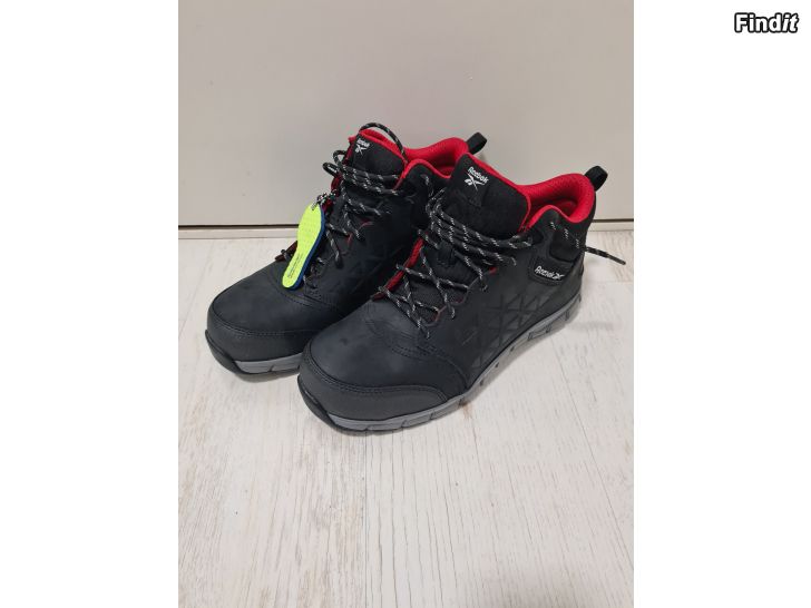 Myydään Reebok turvakengät 46