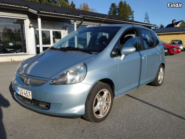 Säljes HONDA JAZZ 1.4i 5d HB AC -05 nybes