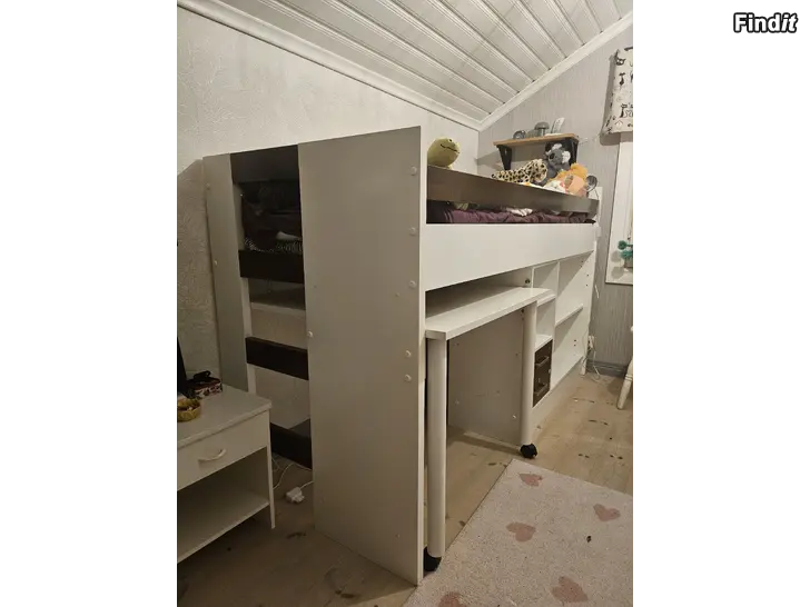 Säljes Laulumaa låg loftsäng med förvaring