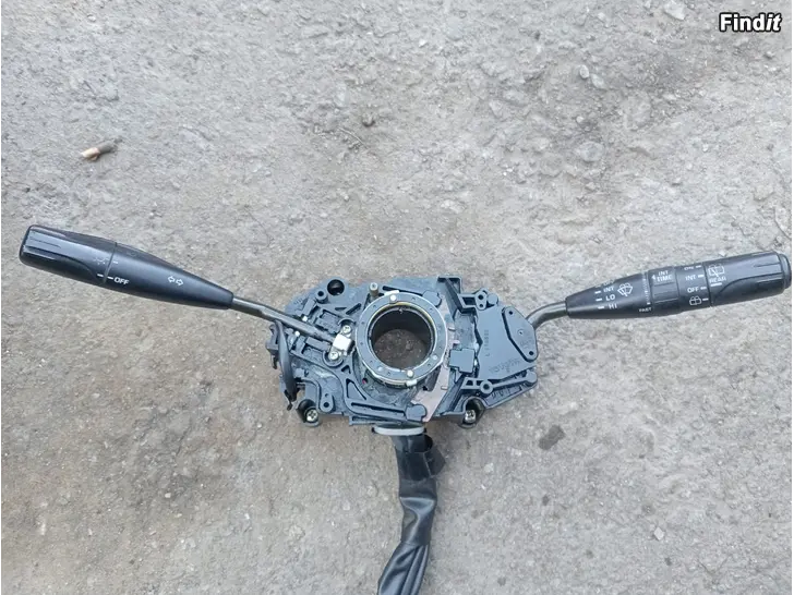 Myydään Toyota 4Runner 1991 monitoimi vipukeskus 84310-35500