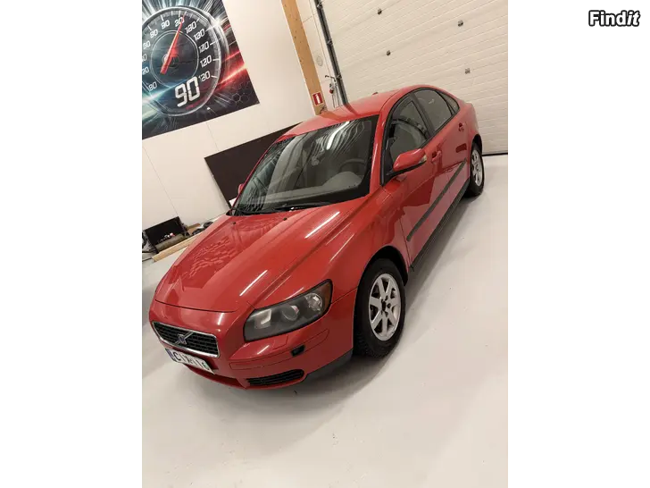 Myydään Volvo S40