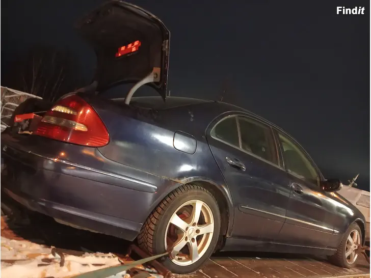 Myydään MB E 270 CDi automaatti 2002 varaosina