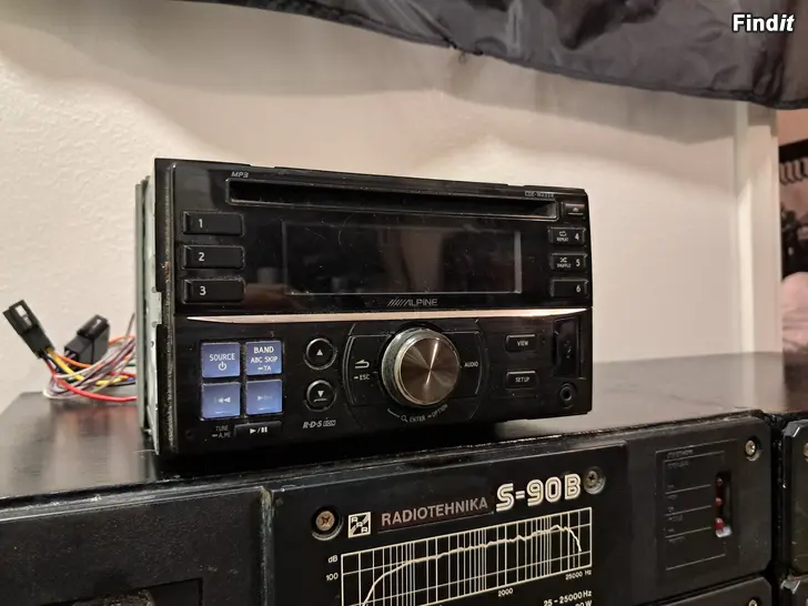 Myydään Alpine 2-DIN Autosoitin