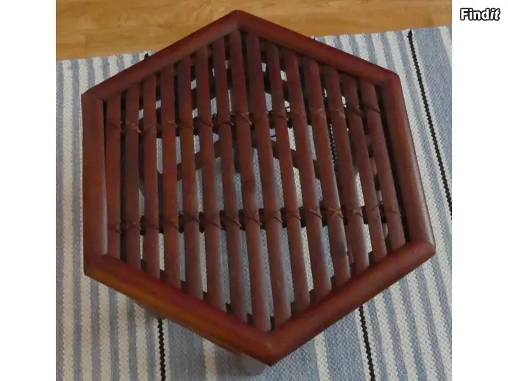 Säljes Rottinkipöytä