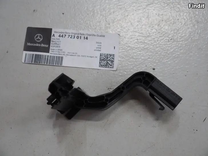 Myydään Mercedes-Benz Vito 14-19 W447 ovenkahva etu tuki A4477230114