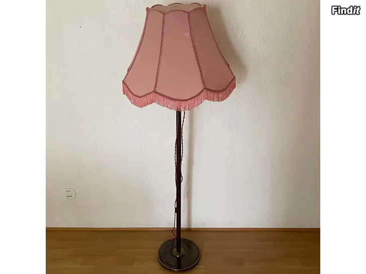 Myydään Vanha jalkalamppu