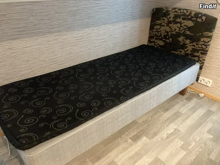 Säljes Säljes 90 cm x 200 cm säng