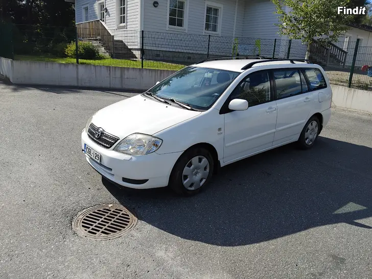 Myydään Toyota Corolla 1.6 bensa manuaali