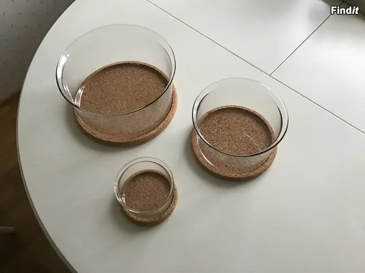 Säljes 3 st glasskålar med korkunderlägg i Originalförpackning