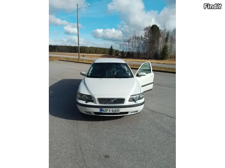 Myydään Volvo V70 S.T.W 2.4 Bensa