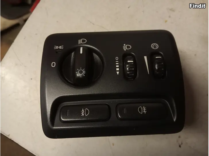 Myydään Volvo V70 2008 valokatkasija 8691751