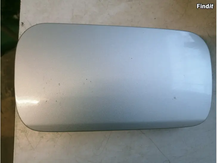 Myydään BMW 520 E39 1998 tankkauslukku