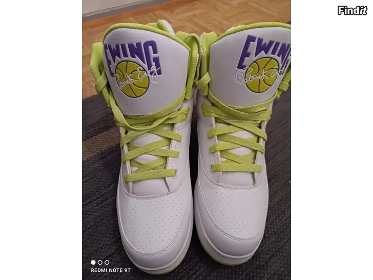 Säljes Miesten valkoiset tennarit Patrick Ewing