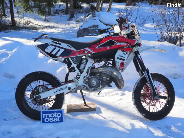 Myydään Husqvarna SM 125 10-11 osia