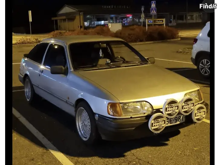 Myydään 4x Hella Rallye 3000 + teline