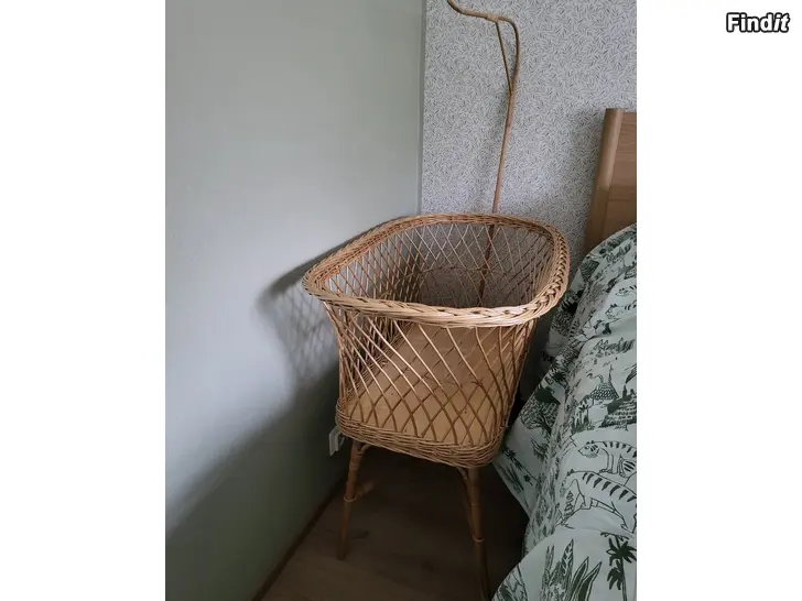 Myydään Vauvan kehto / Babyns säng
