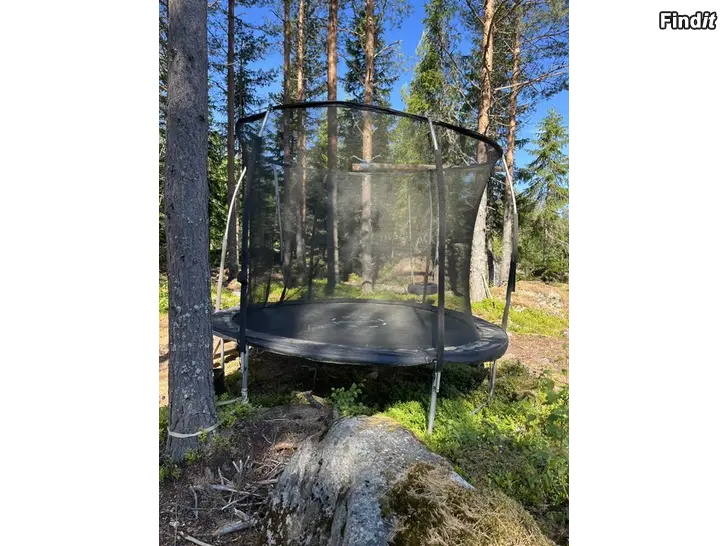 Myydään Trampoliini turvaverkolla halkaisija 305cm -hinta 20e