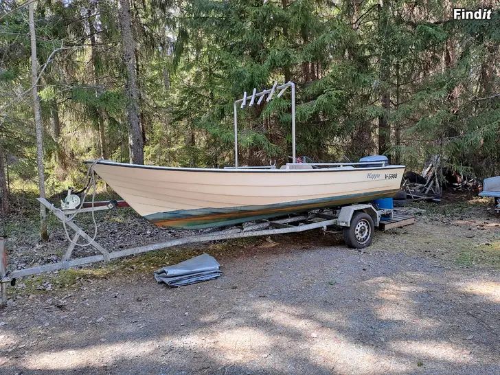 Myydään Rönnqvist 16 ja Evinrude 40 hp 2T ja venekärry