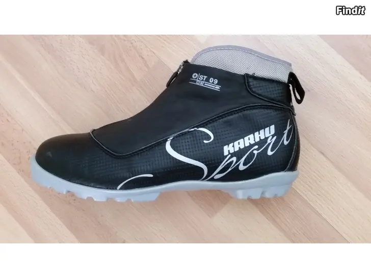 Myydään Karhu Sport Touring SR NNN monot koko 44 black-silver  hinta 12e