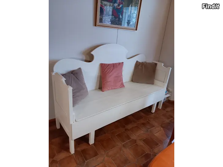 Säljes Gammal fin utdragbar träsoffa med lock