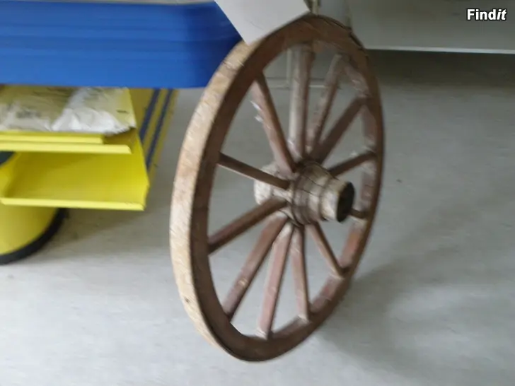 Säljes Gammalt kärrhjul
