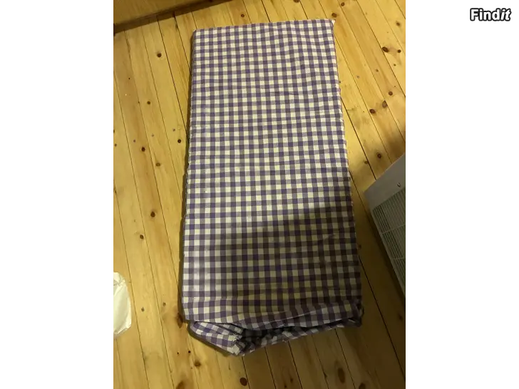 Säljes Skumgummimadrass till babysäng eller dylikt