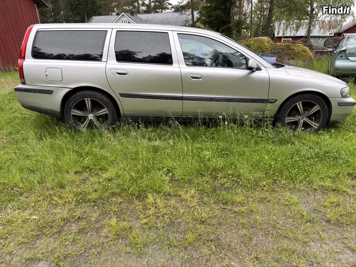 Säljes Volvo V70 2.4D automat